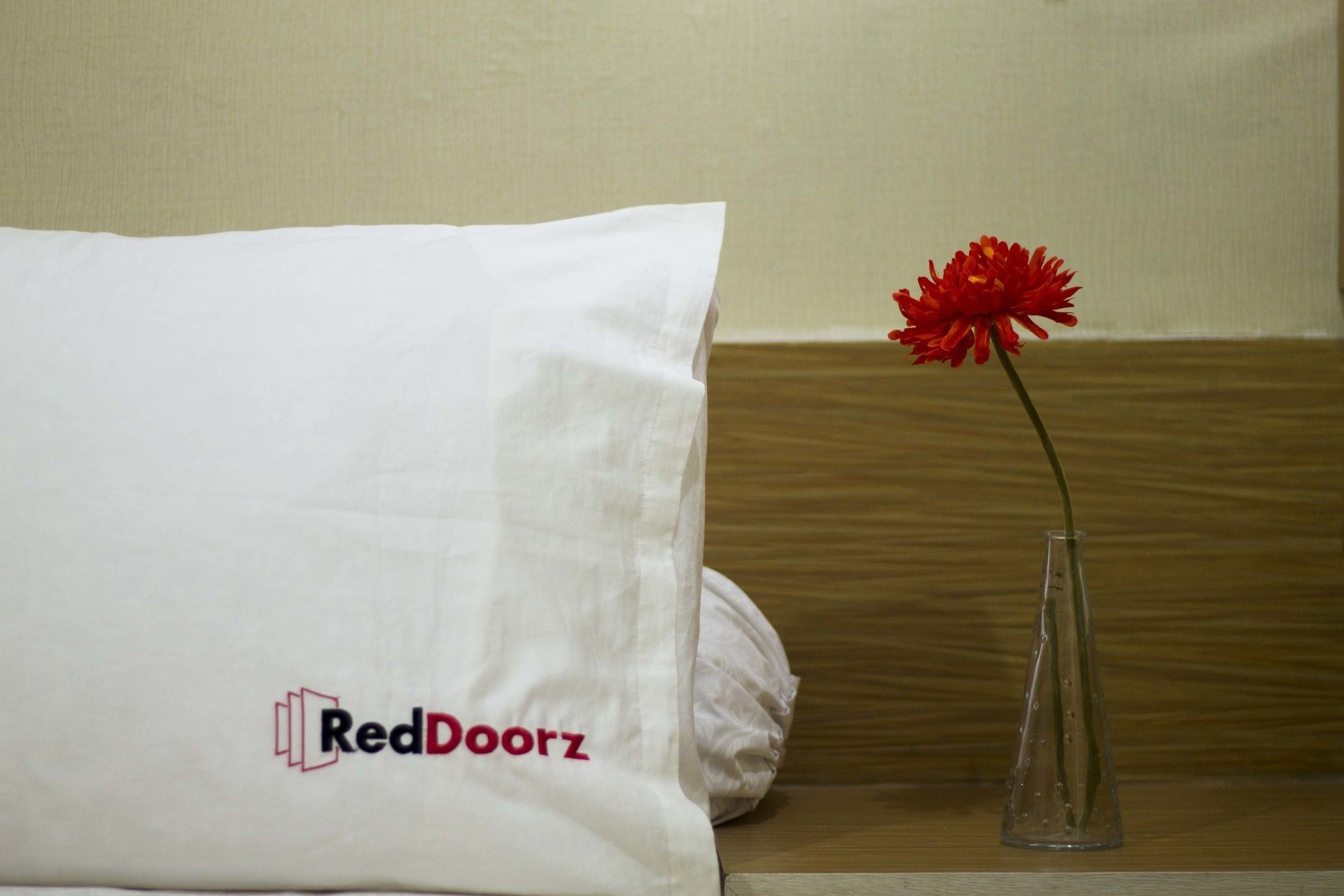 Reddoorz Near Hyperpoint Pasteur Ξενοδοχείο Μπαντούνγκ Εξωτερικό φωτογραφία